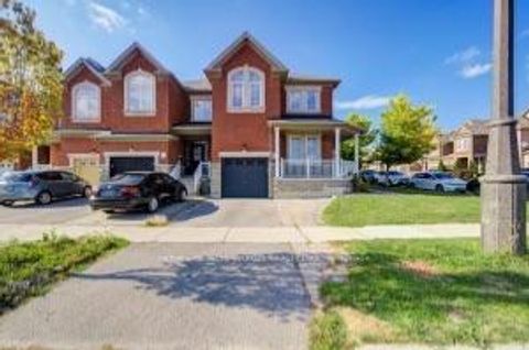 Photo 7 at 2 London Pride Drive, Jefferson, Richmond Hill