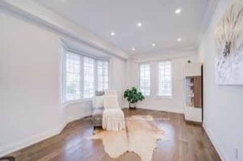 Photo 11 at 2 London Pride Drive, Jefferson, Richmond Hill