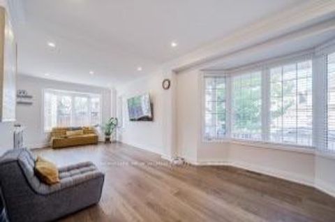 Photo 14 at 2 London Pride Drive, Jefferson, Richmond Hill
