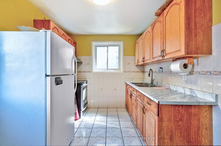 Photo 10 at 67 Crawford Drive, Madoc, Brampton