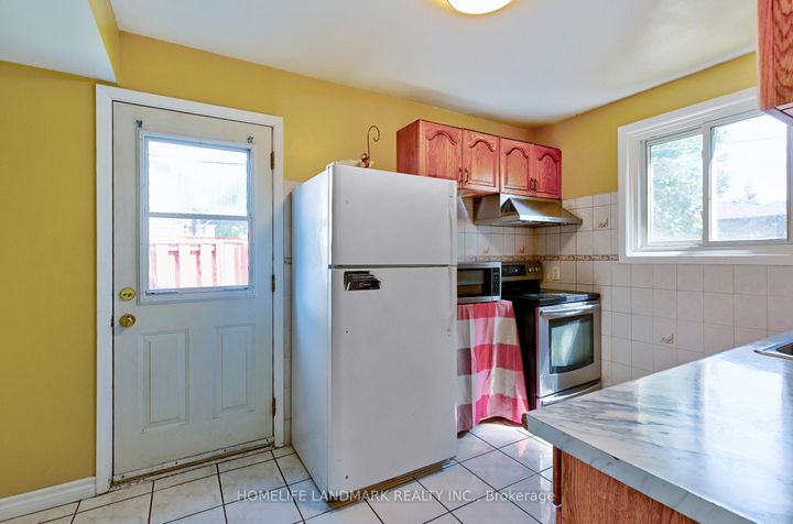 Photo 11 at 67 Crawford Drive, Madoc, Brampton