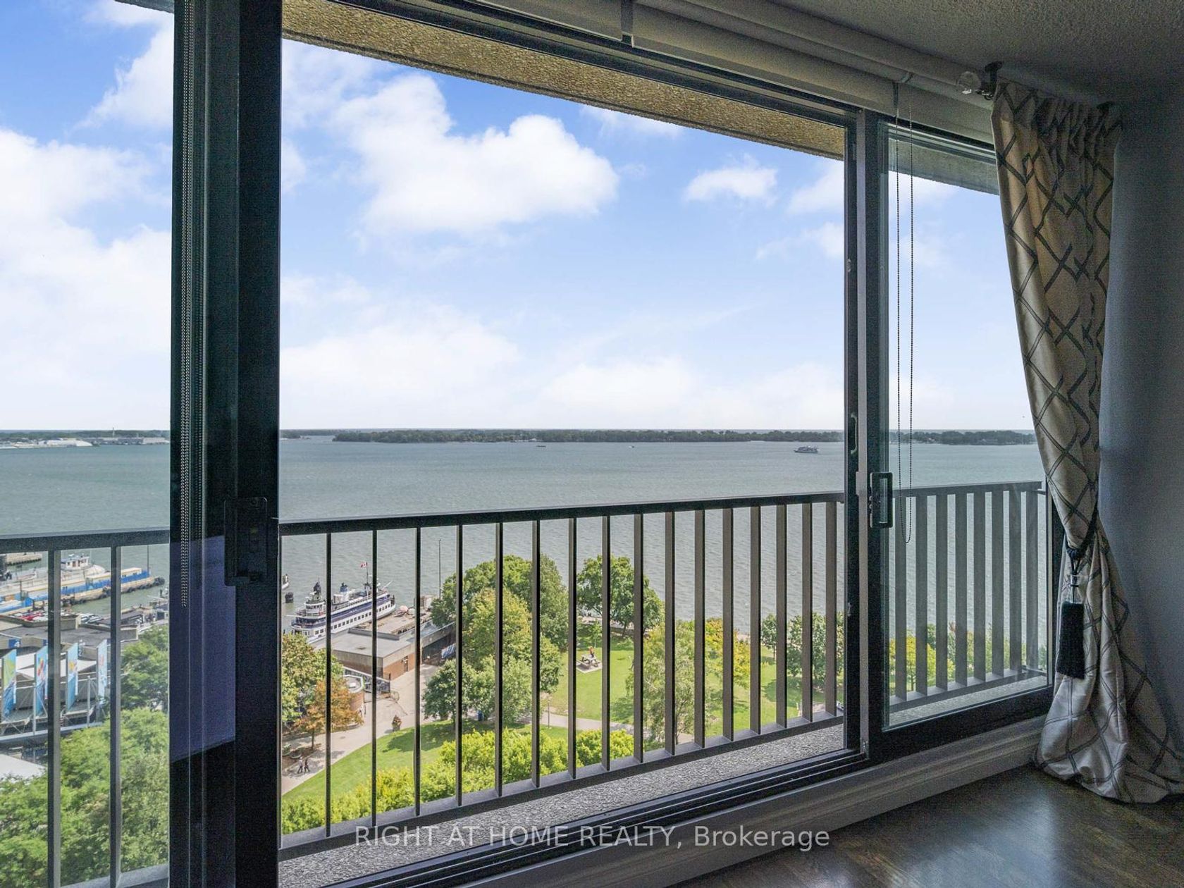 1624 - 33 Harbour Square, Waterfront Communities C1, Toronto 
