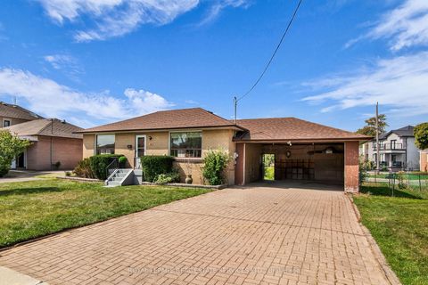 Photo 1 at 16 Redfern Avenue, CFB, Toronto