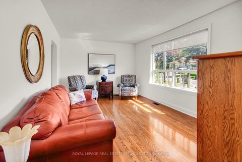 Photo 5 at 16 Redfern Avenue, CFB, Toronto