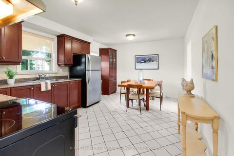 Photo 9 at 16 Redfern Avenue, CFB, Toronto