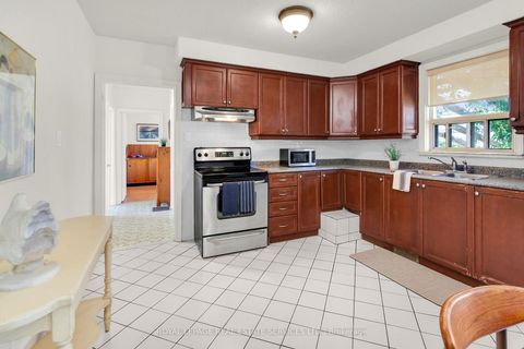 Photo 12 at 16 Redfern Avenue, CFB, Toronto
