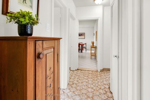 Photo 13 at 16 Redfern Avenue, CFB, Toronto