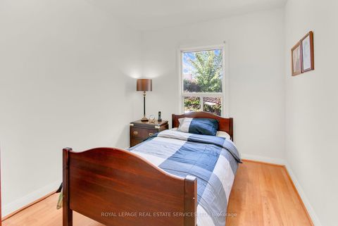 Photo 18 at 16 Redfern Avenue, CFB, Toronto