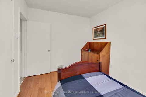 Photo 19 at 16 Redfern Avenue, CFB, Toronto