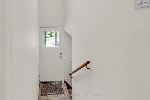 Photo 20 at 16 Redfern Avenue, CFB, Toronto