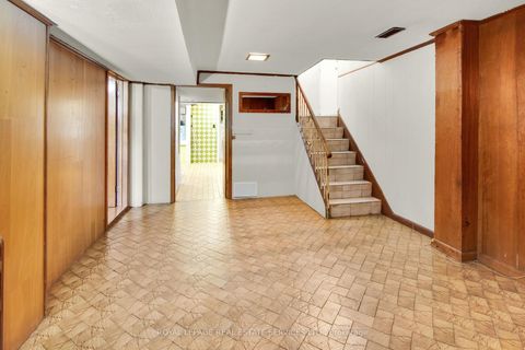 Photo 21 at 16 Redfern Avenue, CFB, Toronto