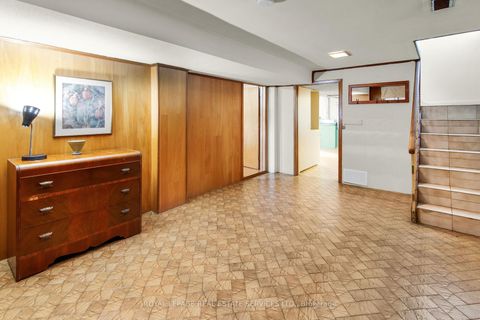 Photo 22 at 16 Redfern Avenue, CFB, Toronto