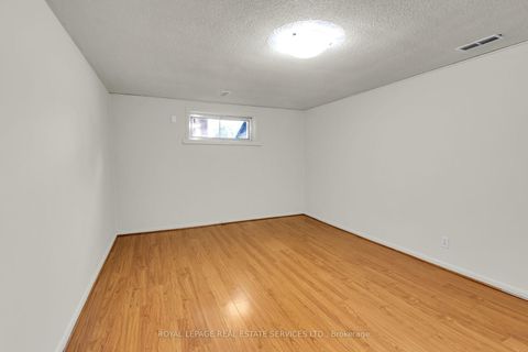 Photo 23 at 16 Redfern Avenue, CFB, Toronto