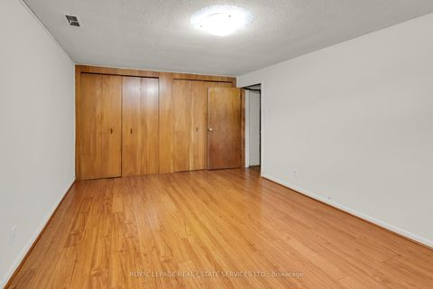 Photo 24 at 16 Redfern Avenue, CFB, Toronto