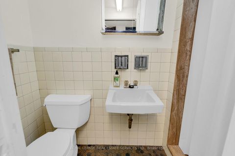 Photo 25 at 16 Redfern Avenue, CFB, Toronto