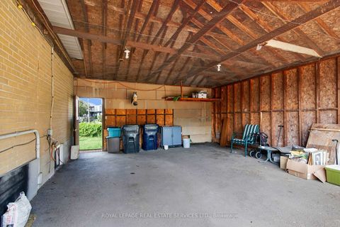 Photo 27 at 16 Redfern Avenue, CFB, Toronto