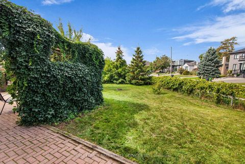 Photo 28 at 16 Redfern Avenue, CFB, Toronto