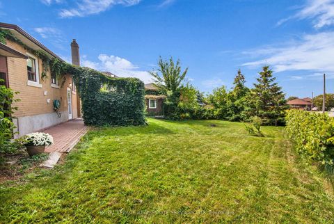 Photo 29 at 16 Redfern Avenue, CFB, Toronto