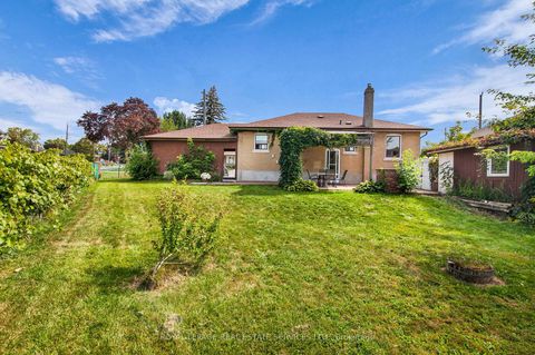 Photo 30 at 16 Redfern Avenue, CFB, Toronto