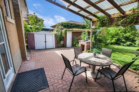 Photo 33 at 16 Redfern Avenue, CFB, Toronto
