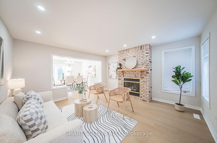 Photo 3 at 5685 Bell Harbour Drive, Central Erin Mills, Mississauga