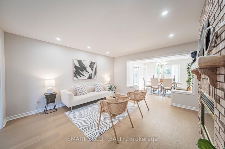 Photo 5 at 5685 Bell Harbour Drive, Central Erin Mills, Mississauga