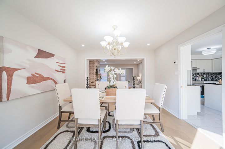 Photo 9 at 5685 Bell Harbour Drive, Central Erin Mills, Mississauga