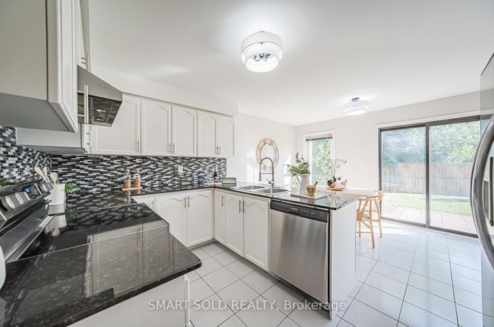 Photo 12 at 5685 Bell Harbour Drive, Central Erin Mills, Mississauga