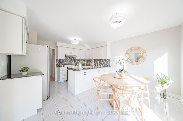 Photo 14 at 5685 Bell Harbour Drive, Central Erin Mills, Mississauga