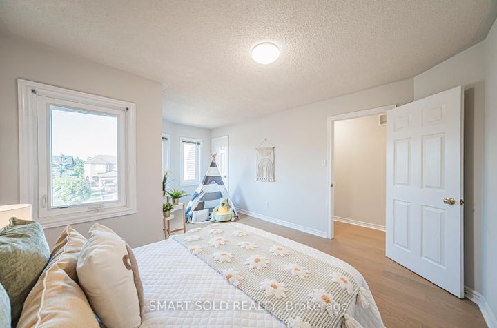 Photo 30 at 5685 Bell Harbour Drive, Central Erin Mills, Mississauga