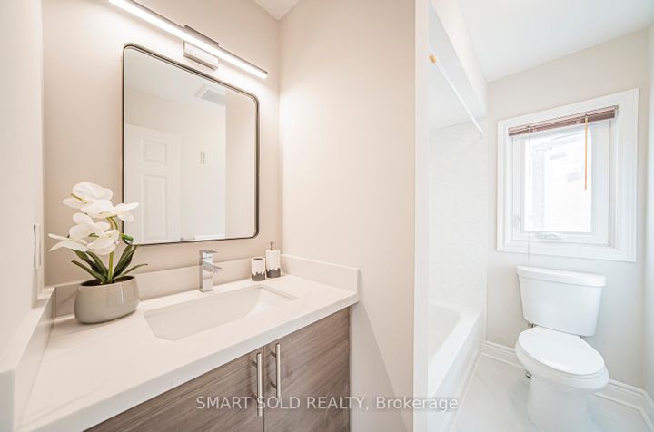 Photo 33 at 5685 Bell Harbour Drive, Central Erin Mills, Mississauga