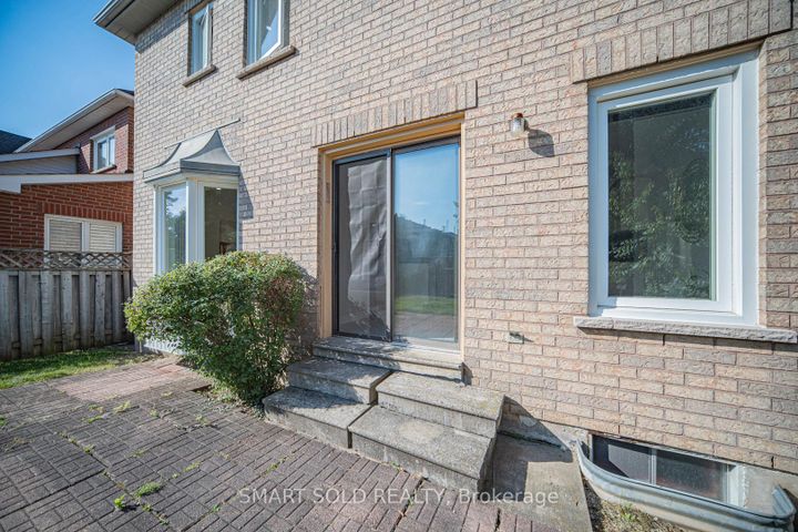 Photo 35 at 5685 Bell Harbour Drive, Central Erin Mills, Mississauga