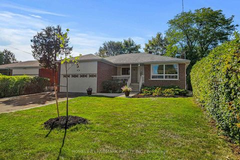 Photo 1 at 17 Oldborough Circle, Don Valley Village, Toronto