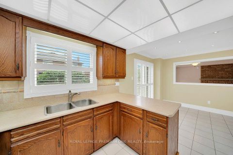Photo 6 at 67 Embassy Drive, East Woodbridge, Vaughan