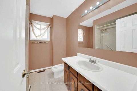 Photo 14 at 67 Embassy Drive, East Woodbridge, Vaughan