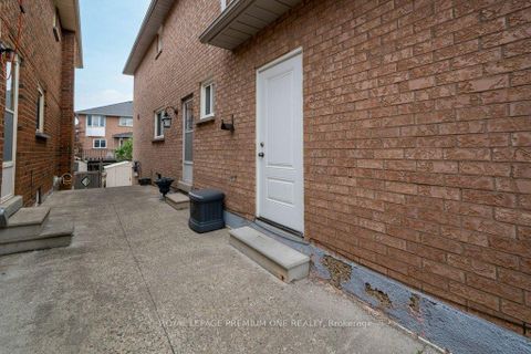 Photo 24 at 67 Embassy Drive, East Woodbridge, Vaughan