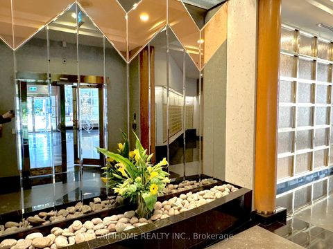 Photo 2 at 708 - 28 Hollywood Avenue, Willowdale East, Toronto