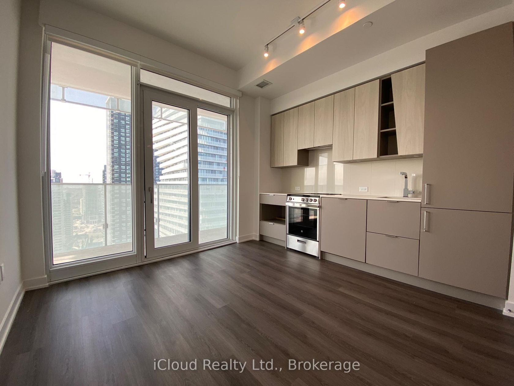 3111 - 3883 Quartz Road, City Centre, Mississauga by Loree Meneguzzi Real Estate 3111 - 3883 Quartz Road, City Centre, Mississauga