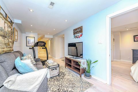 Photo 27 at 72 Beaverbrook Crescent, Rural Vaughan, Vaughan