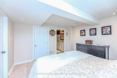 Photo 30 at 72 Beaverbrook Crescent, Rural Vaughan, Vaughan