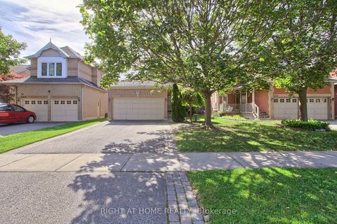 Photo 3 at 290 Clearmeadow Boulevard, Summerhill Estates, Newmarket