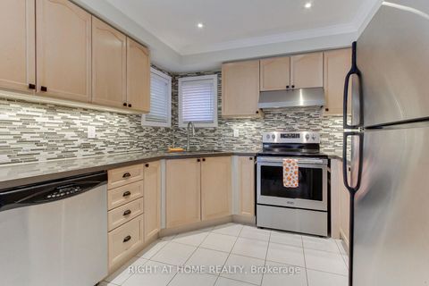 Photo 12 at 290 Clearmeadow Boulevard, Summerhill Estates, Newmarket