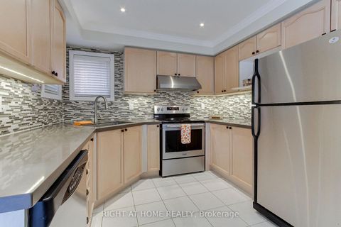 Photo 13 at 290 Clearmeadow Boulevard, Summerhill Estates, Newmarket