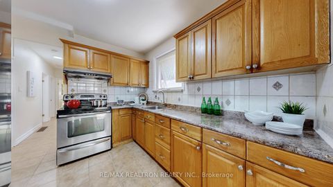 Photo 8 at 33 Savarin Street, Eglinton East, Toronto Photo 8 at 33 Savarin Street, Eglinton East, Toronto