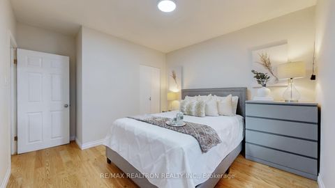 Photo 14 at 33 Savarin Street, Eglinton East, Toronto