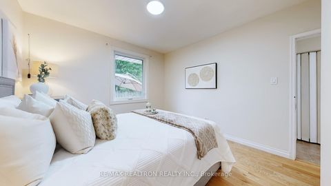 Photo 15 at 33 Savarin Street, Eglinton East, Toronto