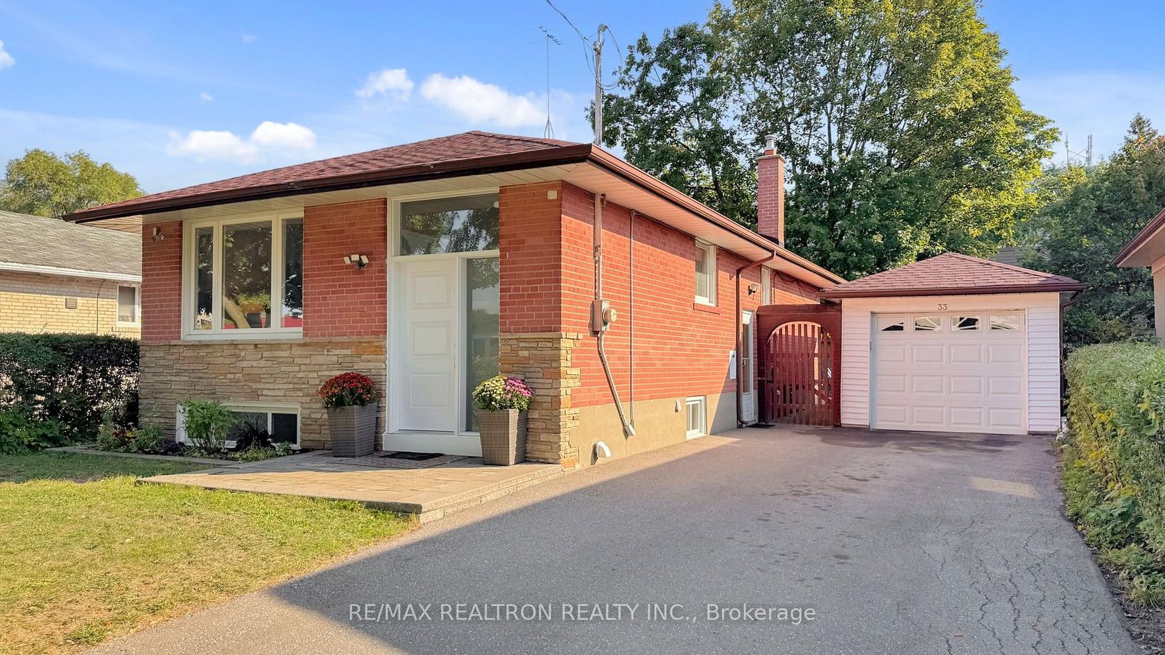 33 Savarin Street, Eglinton East, Toronto 
