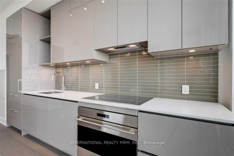 Photo 4 at 5409 - 1 Yorkville Avenue, Annex, Toronto