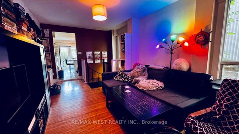 Photo 2 at 88 Montrose Avenue, Bellwoods, Toronto