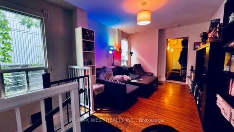 Photo 3 at 88 Montrose Avenue, Bellwoods, Toronto Photo 3 at 88 Montrose Avenue, Bellwoods, Toronto